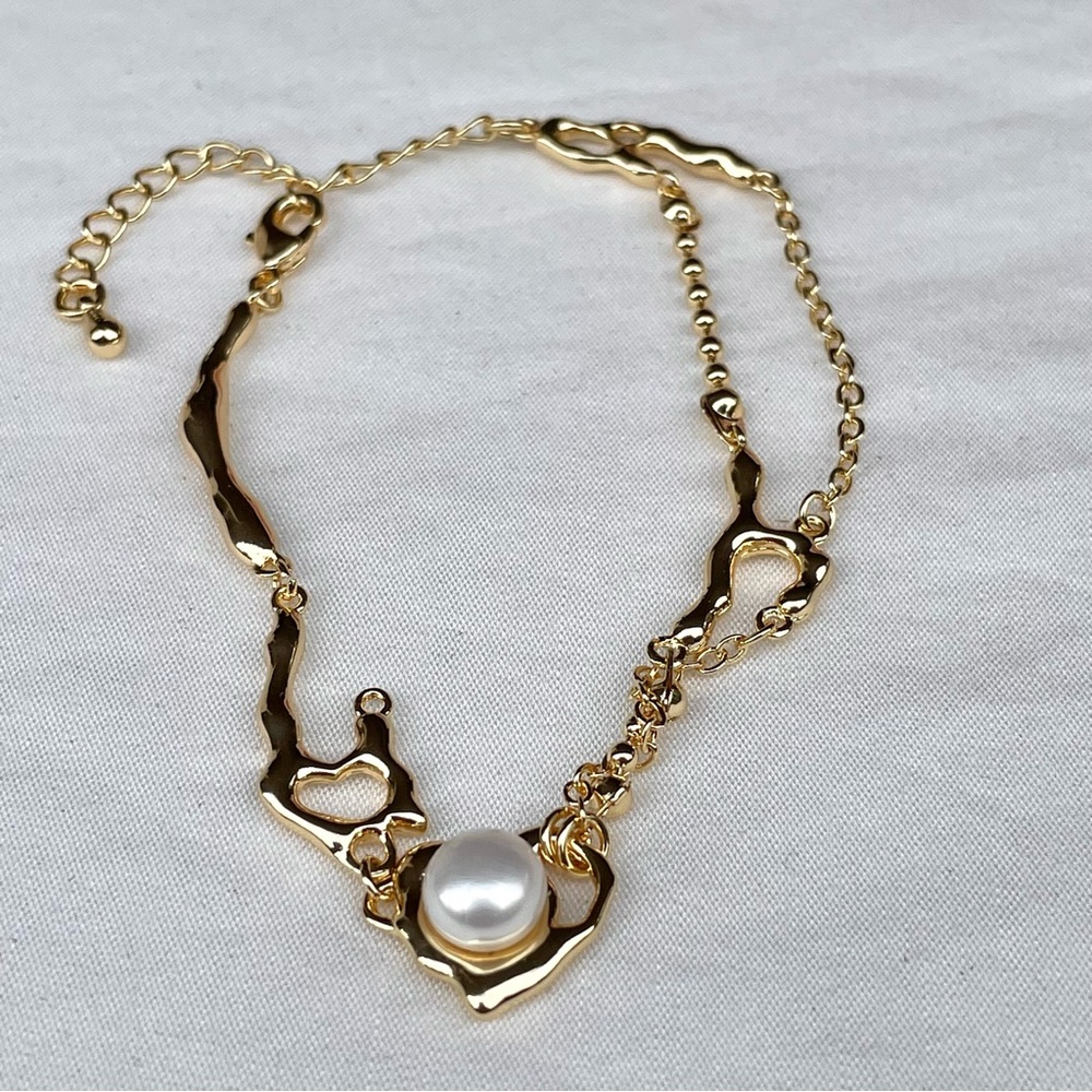 Elegant‎ Gold Bracelet with Pearl Accent